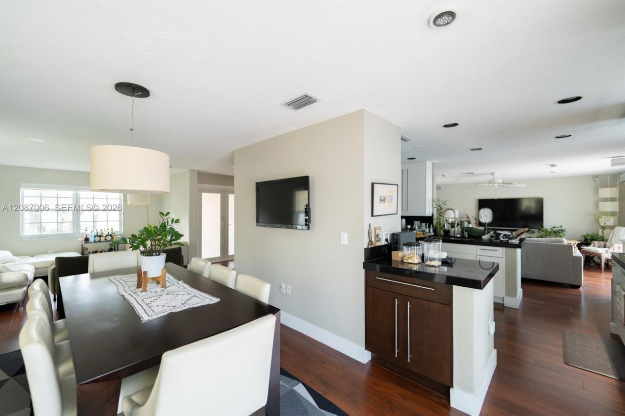 13832 NW 22nd St, Sunrise, FL 33323 Photo