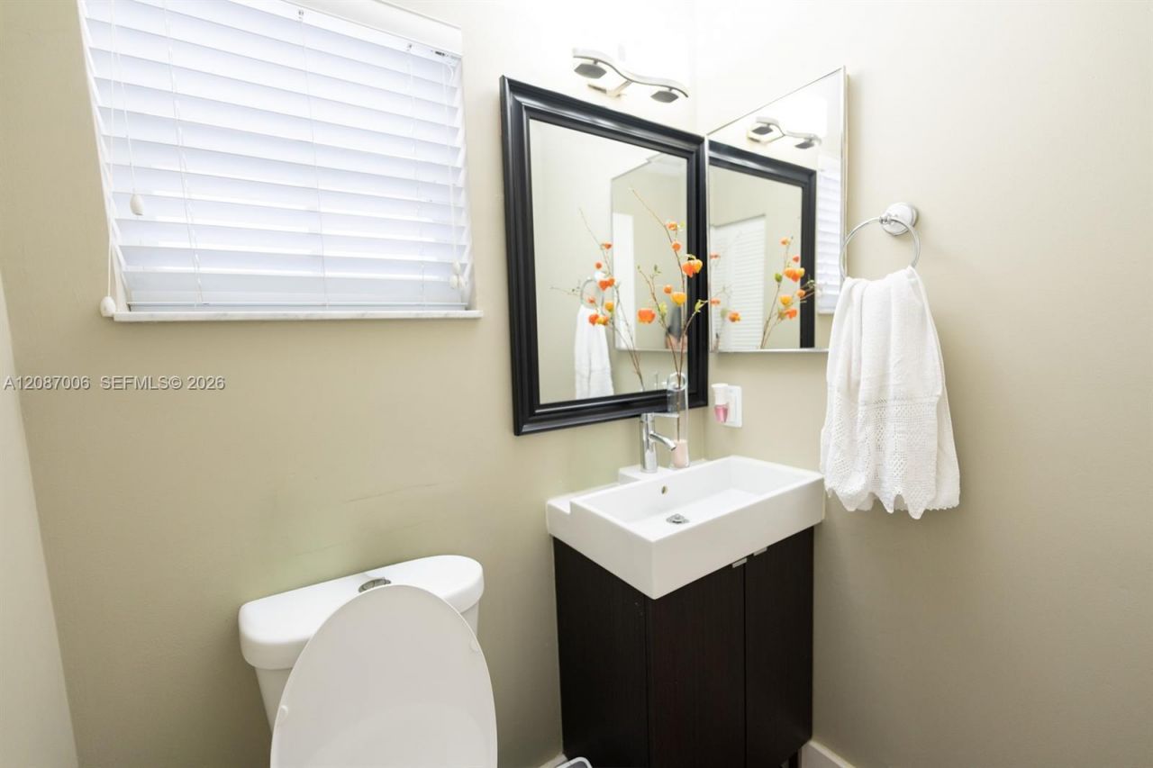 13832 NW 22nd St, Sunrise, FL 33323 Photo