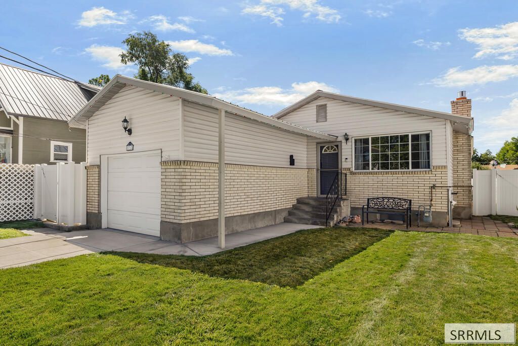 71 N 3rd W, Rexburg, ID 83440 Main Photo