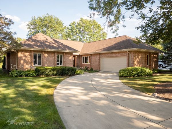 2S015 Ironwood Lane, Wheaton, IL 60189