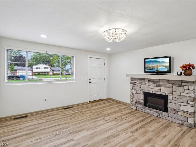 5803 Lake Road, Mentor on the Lake, OH 44060 Photo 7