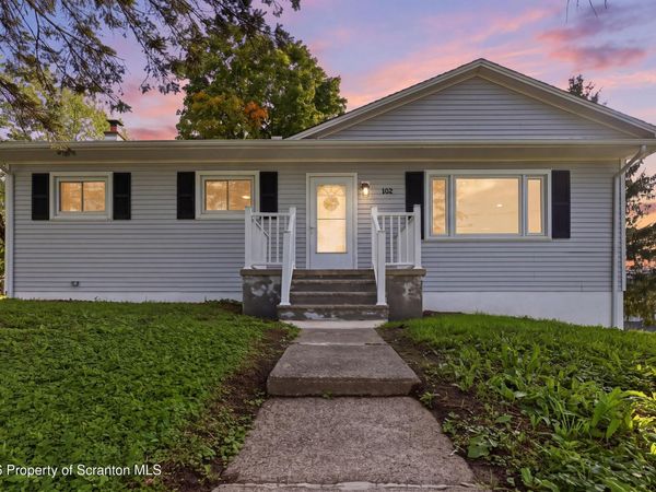 102 Division Street, Greenfield Twp, PA 18407