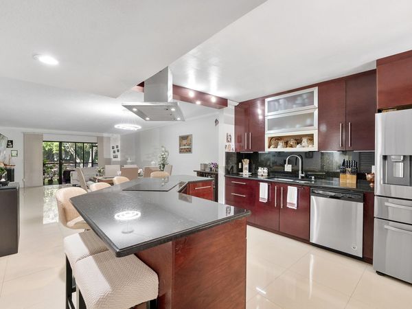435 LAKEVIEW Drive, Unit 104, Weston, FL 33326