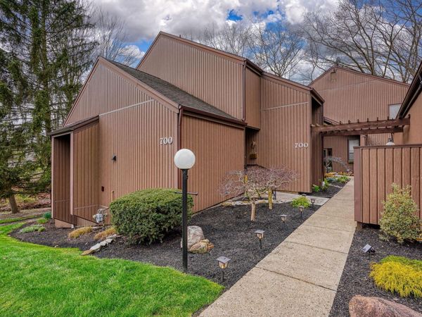 700 Tall Oaks Drive , Newark, OH 43055