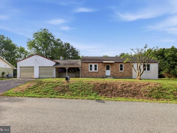 1033 WALT ROAD , PENNSBURG, PA 18073