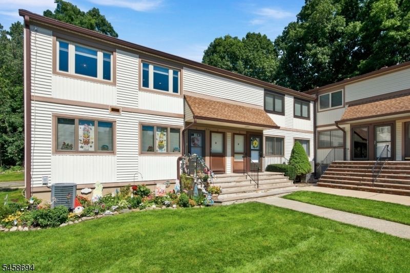 1901 Stonegate Ln, Stanhope, NJ 07874 Main Photo