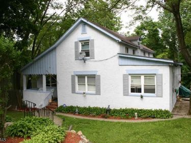 9 Cedarbrook Rd, West Milford, NJ 07421