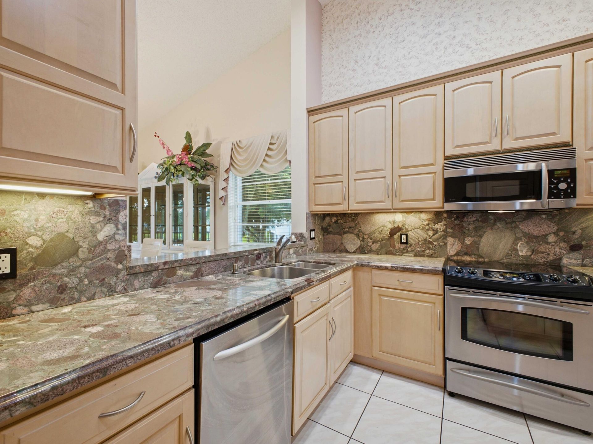 7881 Whispering Palms Drive, Unit 202, Boynton Beach, FL 33437 Photo