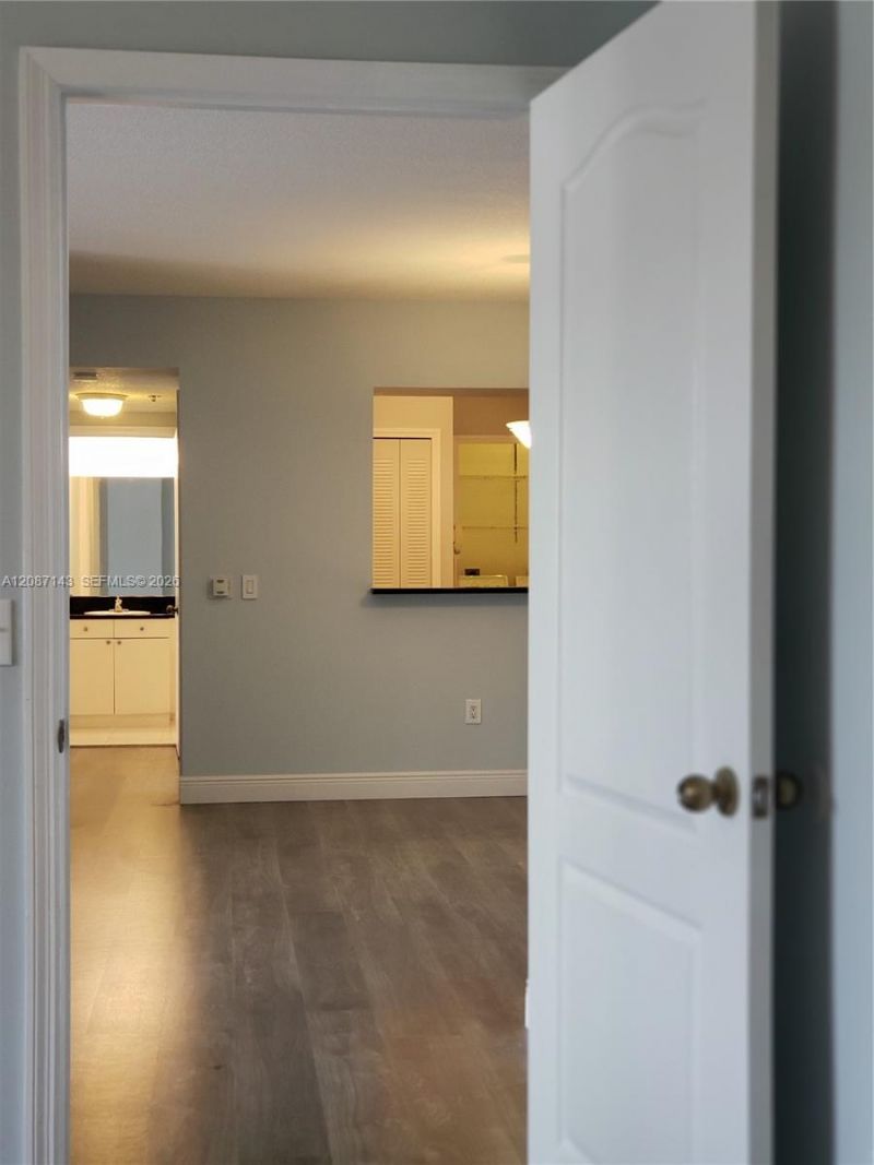9340 Fontainebleau Blvd, Unit W212, Miami, FL 33172 Photo