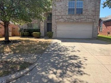 605 Prairie Gulch Drive, Fort Worth, TX 76140