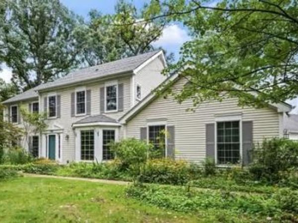 2690 Crestwood Lane, Riverwoods, IL 60015