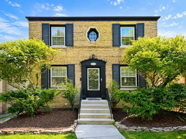 6133 N Karlov Avenue, Chicago, IL 60646