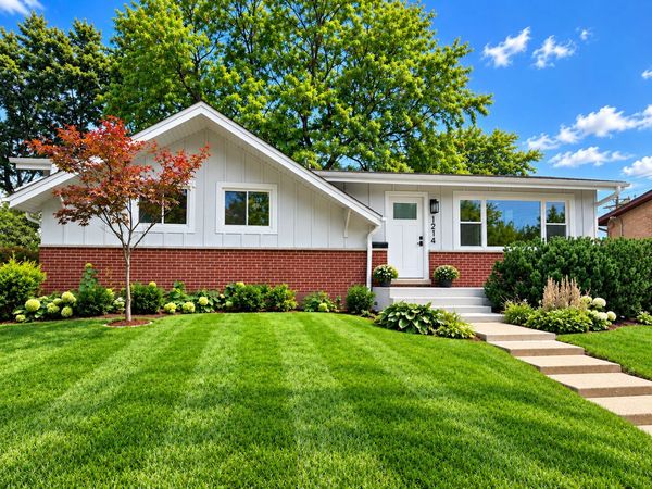 1214 N Crabtree Lane , Mount Prospect, IL 60056