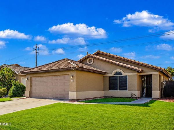 194 W SHANNON Street, Gilbert, AZ 85233