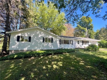 7286 State Route 104 , Oswego, NY 13126