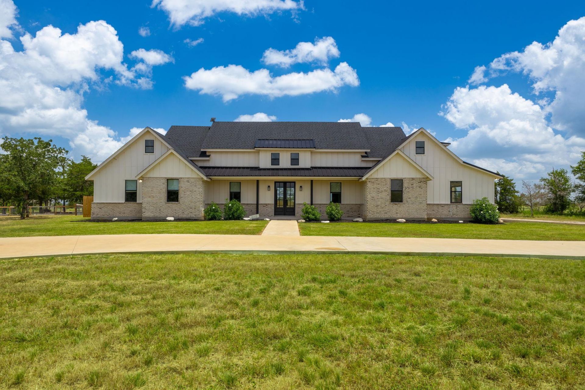 1215 Private Road 7039, Lexington, TX 78947 Main Photo