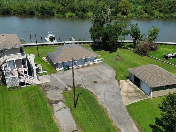 612 JEAN LAFITTE Boulevard, Jean Lafitte, LA 70067
