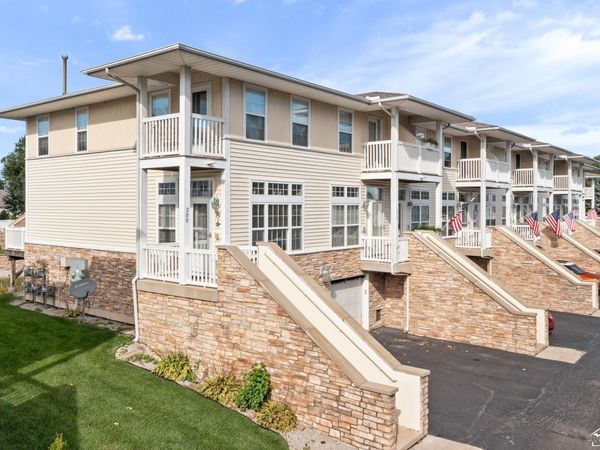200 Beachwalk Trail, Luna Pier, MI 48157