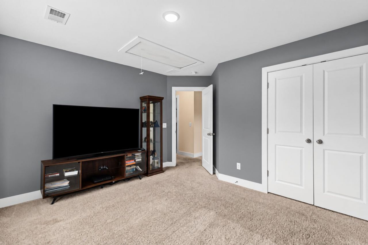 2380 Storen Street Photo 30