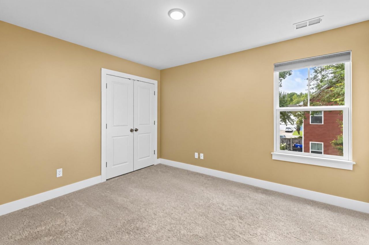 2380 Storen Street Photo 33