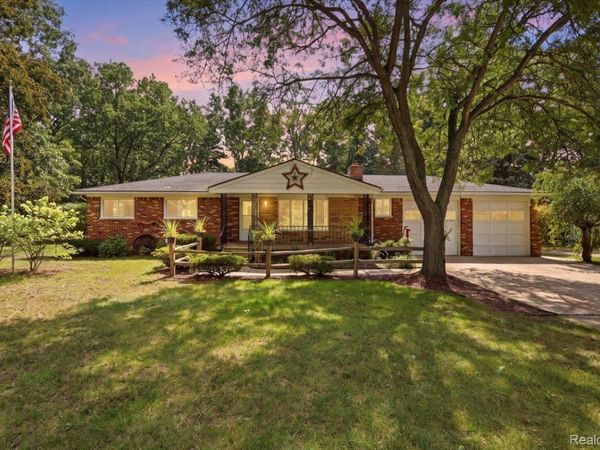 9985 Cedar Island Road, White Lake Township, Mi 48386