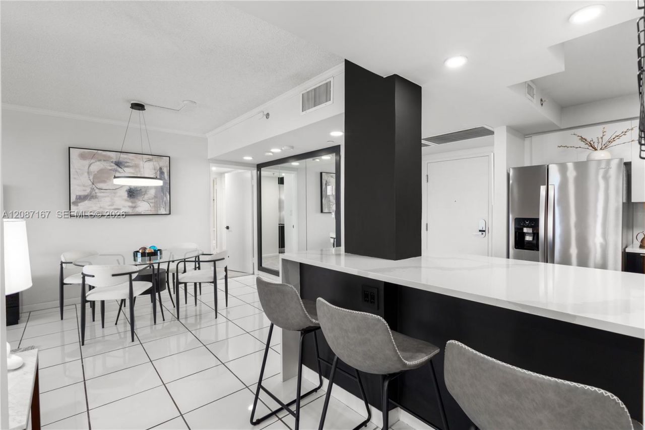 2301 Collins Av, Unit 1026, Miami Beach, FL 33139 Photo