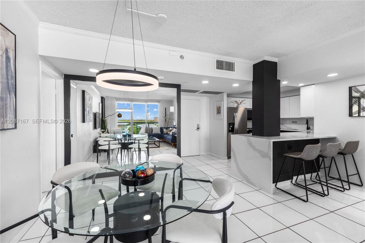 2301 Collins Av, Unit 1026, Miami Beach, FL 33139 Photo