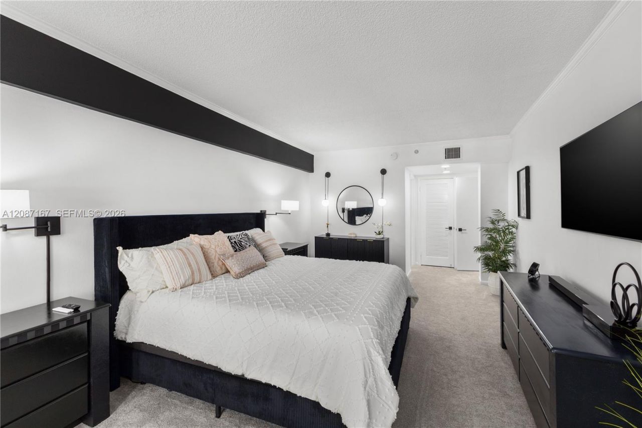 2301 Collins Av, Unit 1026, Miami Beach, FL 33139 Photo