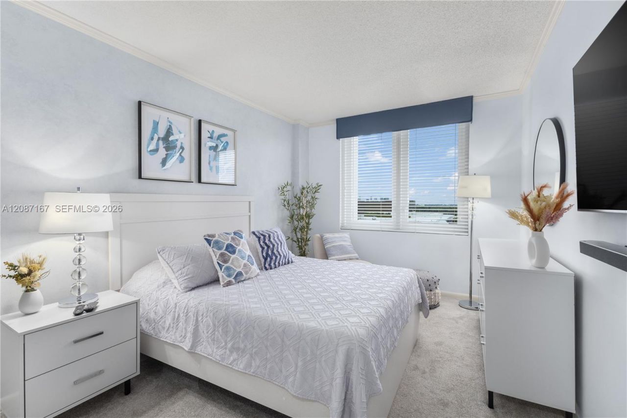 2301 Collins Av, Unit 1026, Miami Beach, FL 33139 Photo