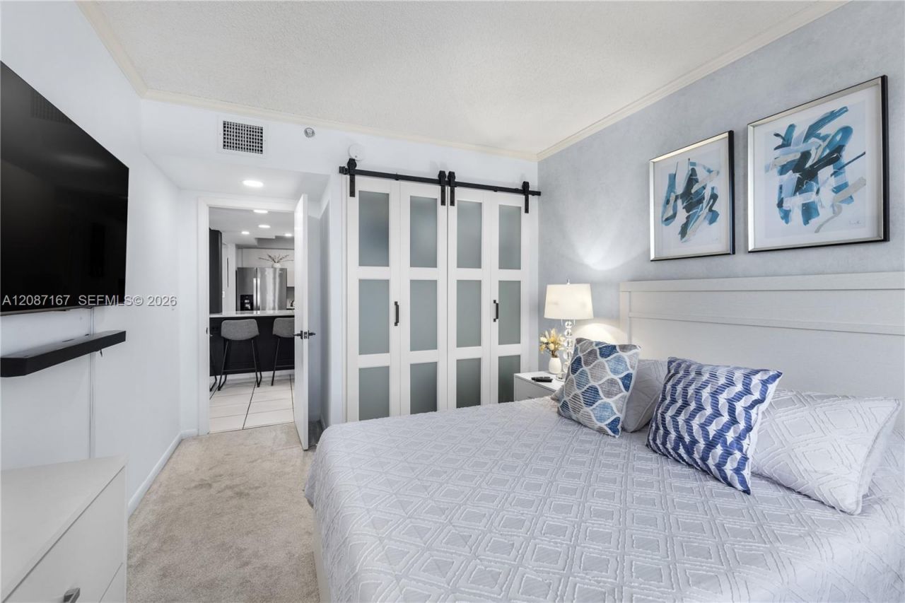 2301 Collins Av, Unit 1026, Miami Beach, FL 33139 Photo