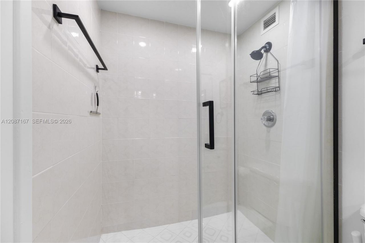 2301 Collins Av, Unit 1026, Miami Beach, FL 33139 Photo