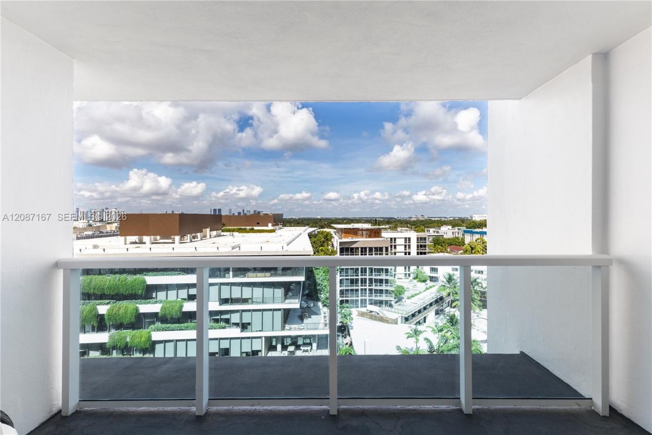 2301 Collins Av, Unit 1026, Miami Beach, FL 33139 Photo