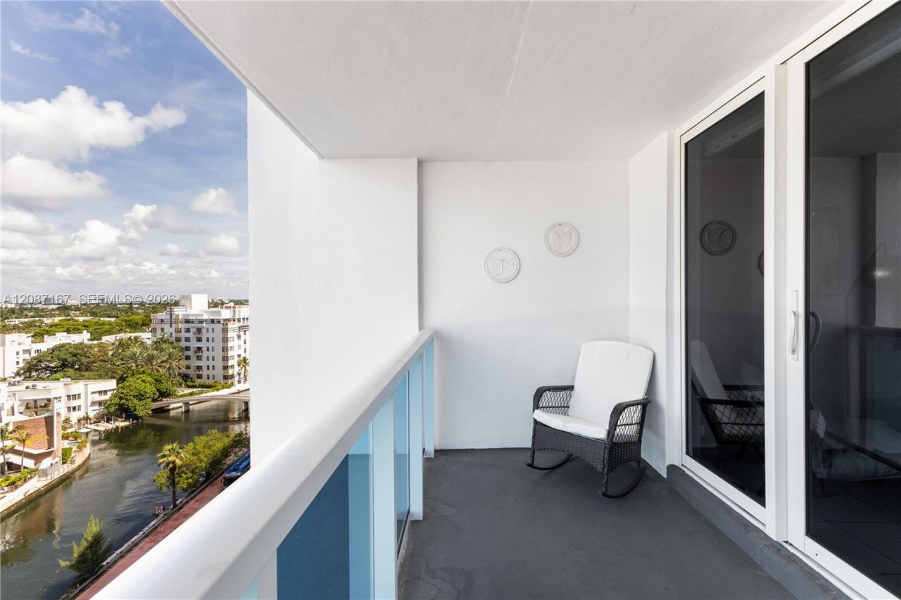 2301 Collins Av, Unit 1026, Miami Beach, FL 33139 Photo