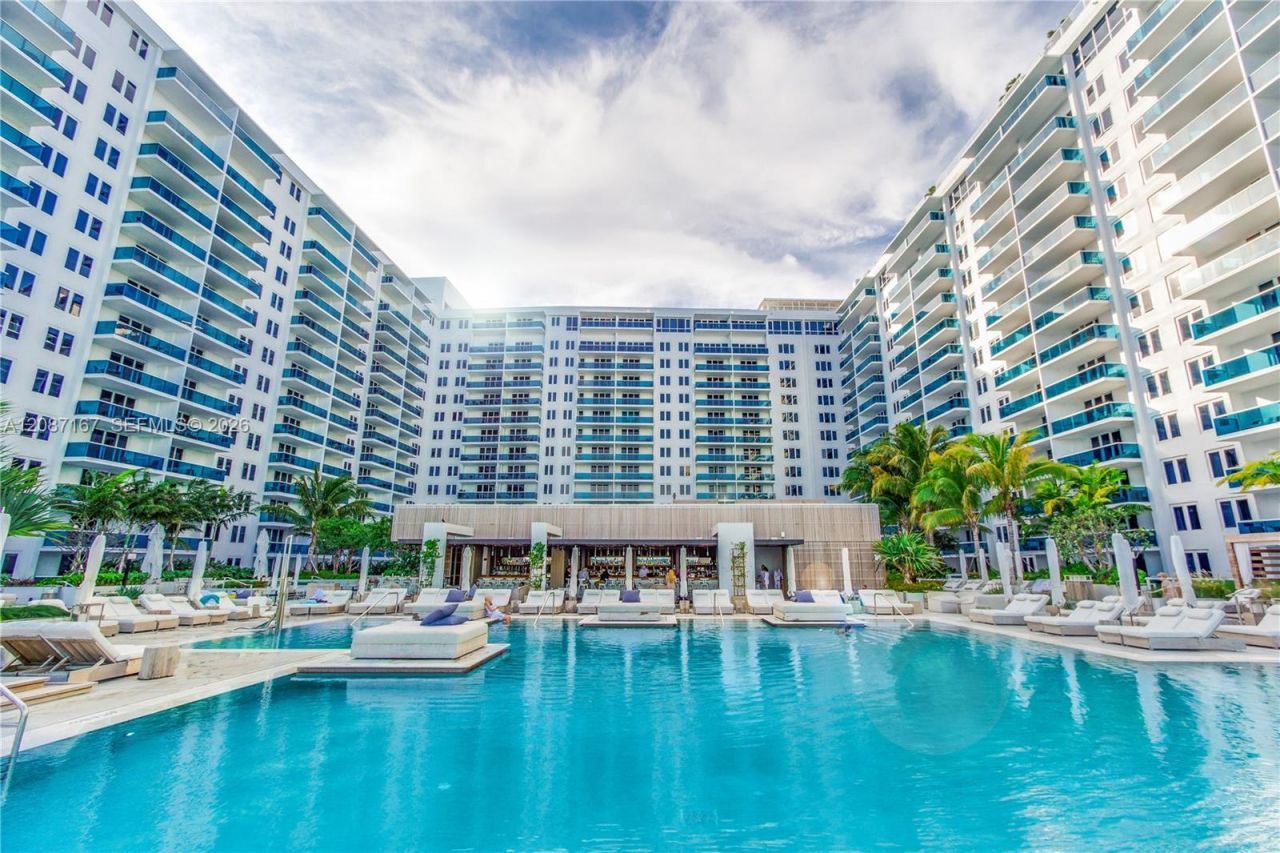 2301 Collins Av, Unit 1026, Miami Beach, FL 33139 Photo