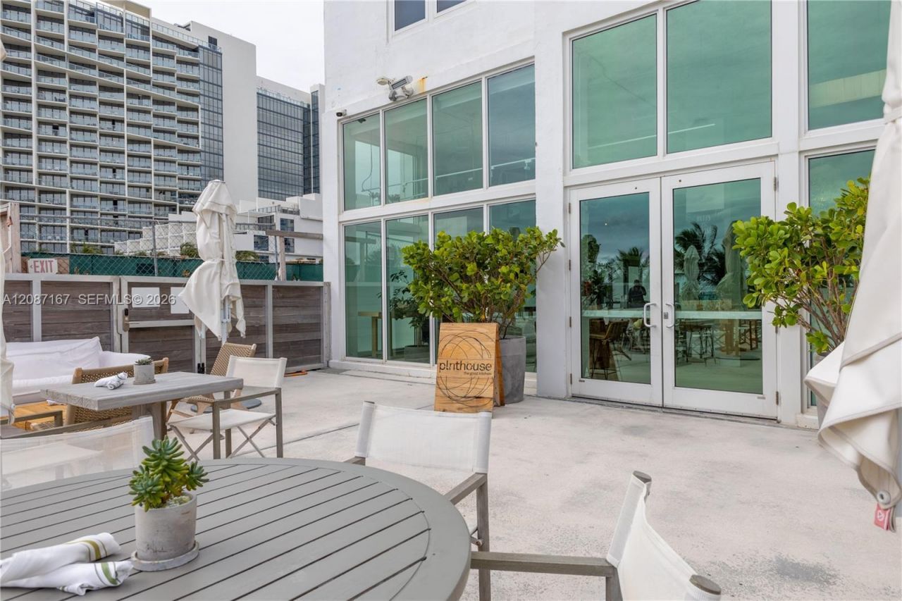 2301 Collins Av, Unit 1026, Miami Beach, FL 33139 Photo