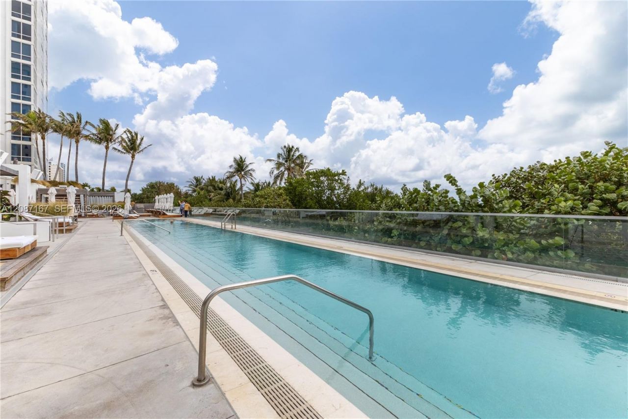 2301 Collins Av, Unit 1026, Miami Beach, FL 33139 Photo