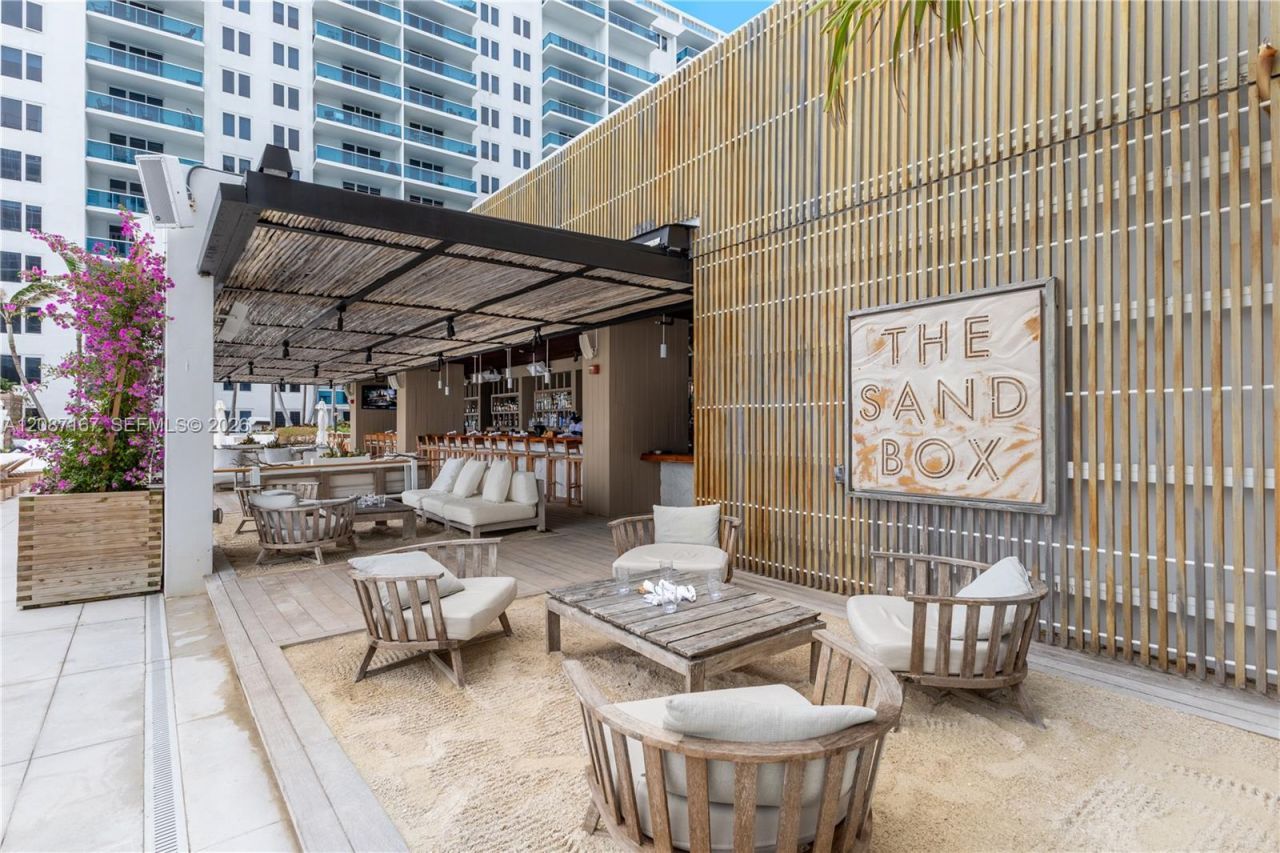 2301 Collins Av, Unit 1026, Miami Beach, FL 33139 Photo