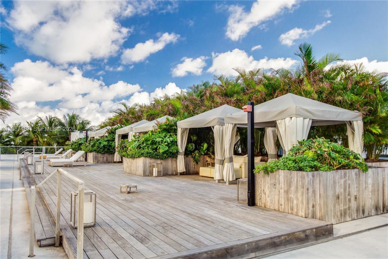 2301 Collins Av, Unit 1026, Miami Beach, FL 33139 Photo