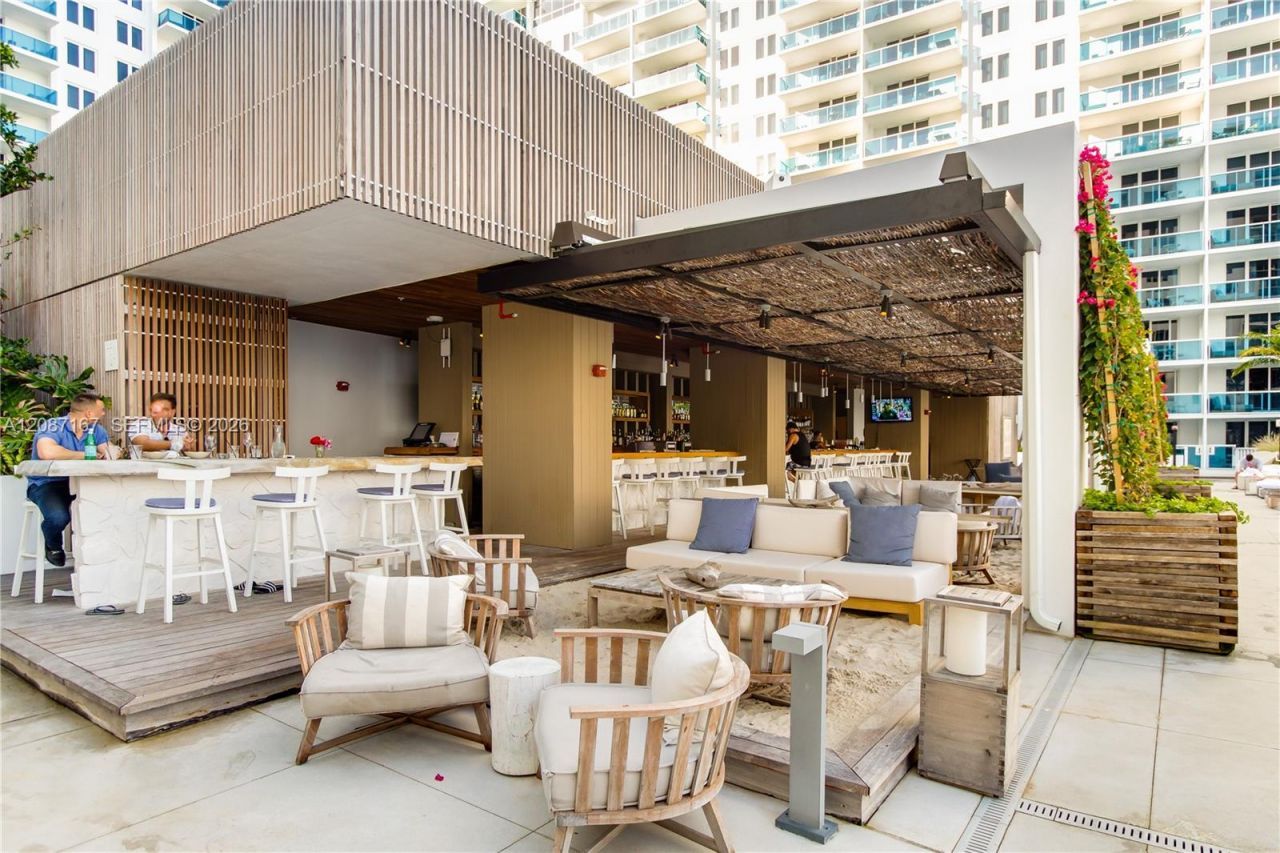 2301 Collins Av, Unit 1026, Miami Beach, FL 33139 Photo