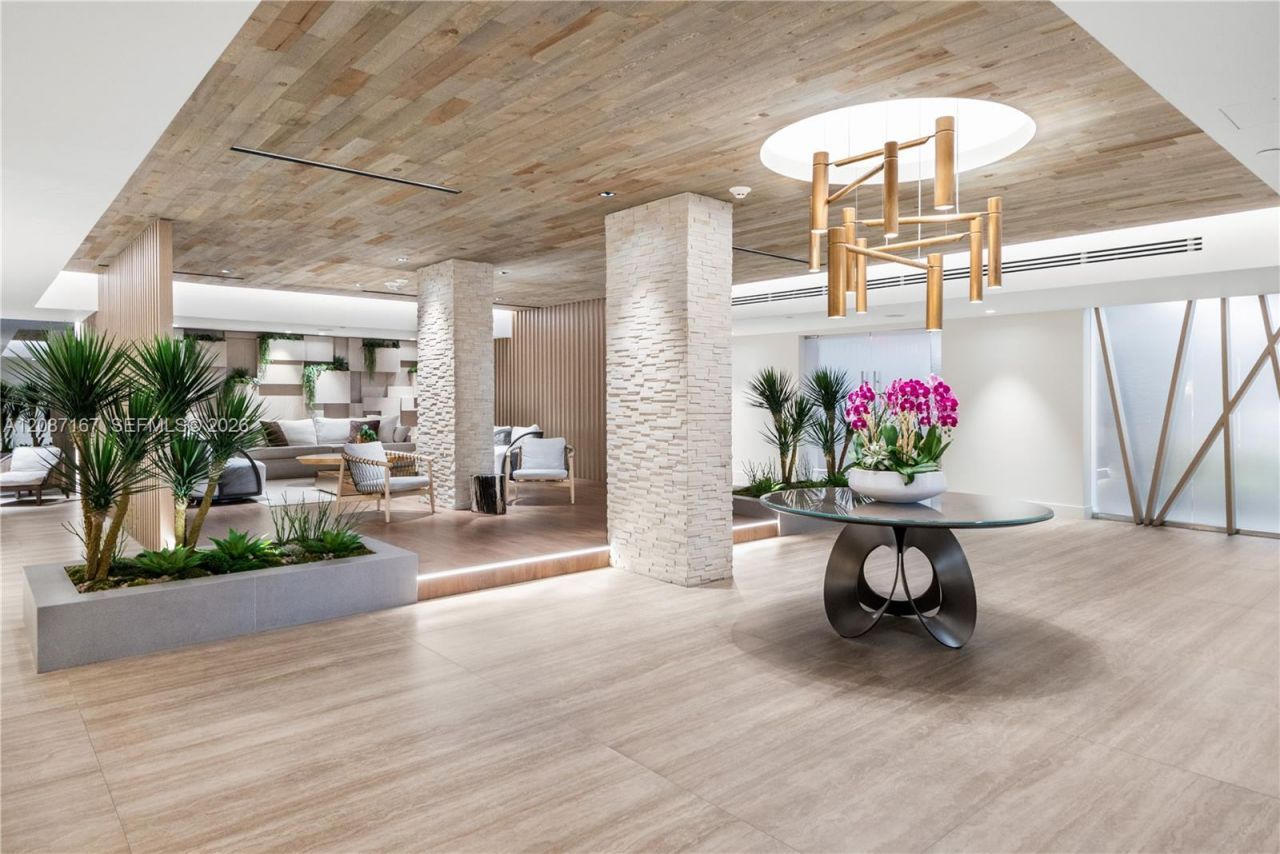 2301 Collins Av, Unit 1026, Miami Beach, FL 33139 Photo