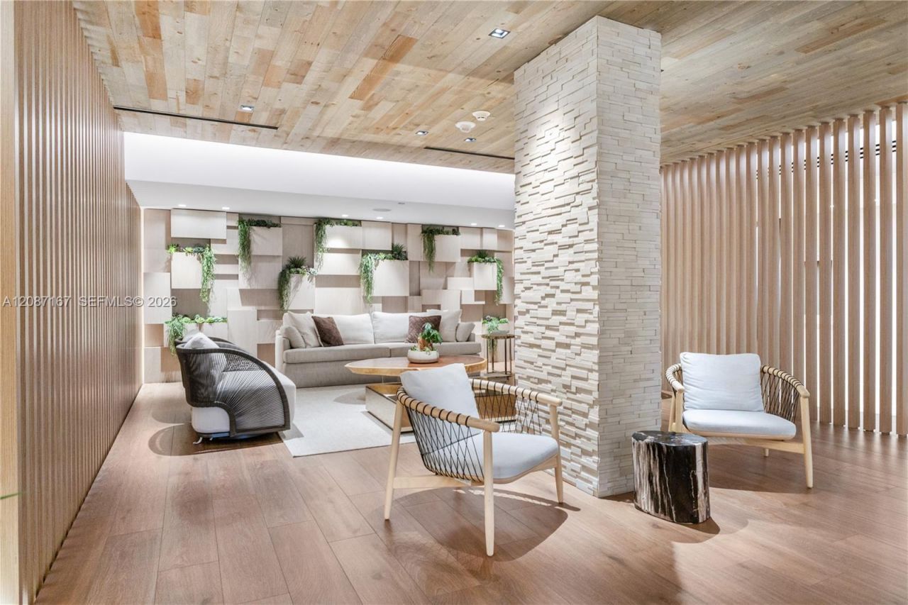 2301 Collins Av, Unit 1026, Miami Beach, FL 33139 Photo