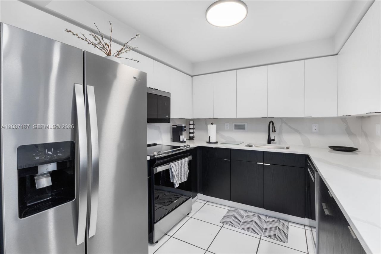 2301 Collins Av, Unit 1026, Miami Beach, FL 33139 Photo