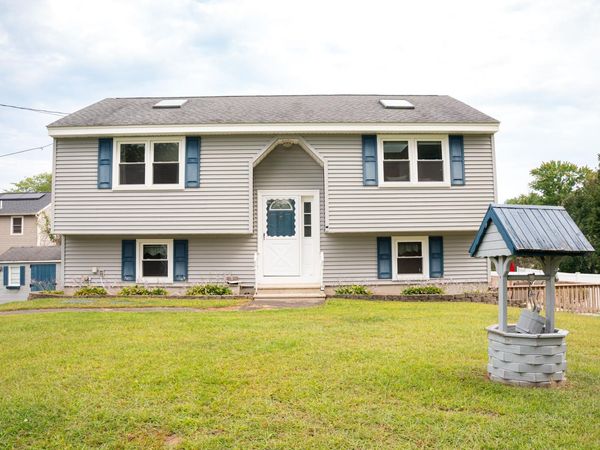 10 Lilac Street, Hudson, NH 03051