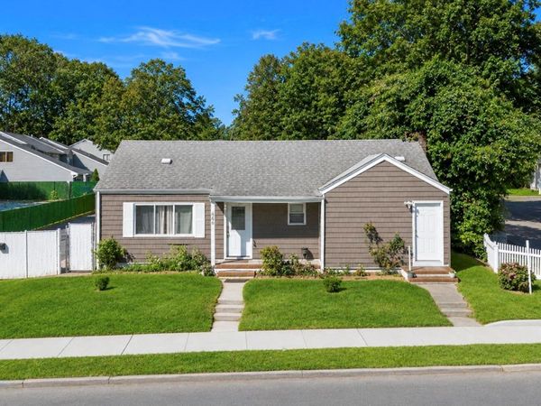 666 Rosevale Avenue , Lake Ronkonkoma, NY 11779