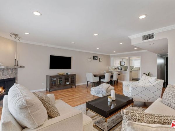 6420 Hazeltine Avenue, Unit 9, Los Angeles, CA 91401