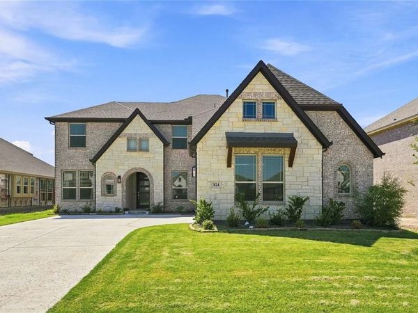 824 Blue Fescue Road, Justin, TX 76247