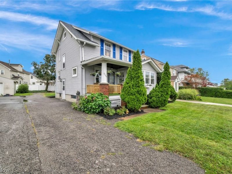 2209 W Erie Avenue, Lorain, OH 44052 Photo 2