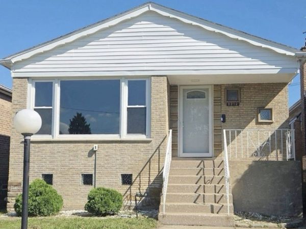 2252 E 92nd Place, Chicago, IL 60617