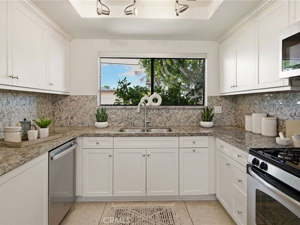 2300 Carnegie Lane, Unit 4, Redondo Beach, CA 90278