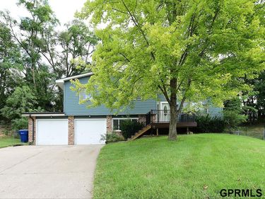902 Calmar Circle, Bellevue, NE 68005